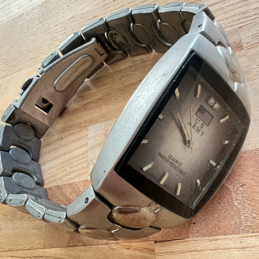 US Army mens watch NEW BATTERY